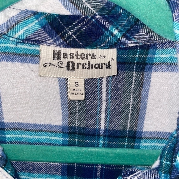 EUC Hester & Orchard Plaid Flannel Shirttail Button Down Size Small - Picture 2 of 7